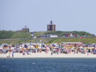 Der Hauptstrand vom Meer aus gesehen