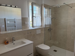 geräumiges Tageslichtbad