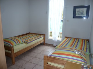 Ein weiteres Schlafzimmer mit Balkonzugang