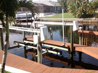 electric boatlift