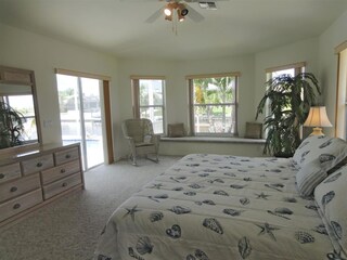 Master bedroom (King) with TV