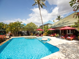 Pool mit Sonnendeck