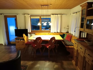 Großer tisch mit Eckbank