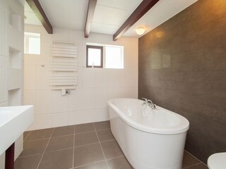 Farmhouse 't Zand Features 8