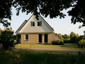 Lush holiday villa at lovely location in Zeewolde - Ermelo - image1