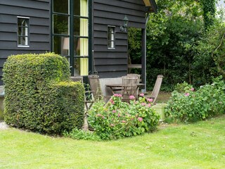 Cottage Rossum Outdoor Recording 2