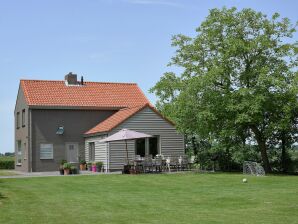 Boerderij Vakantiehuis op een landelijke dichtbij zee - Zuidzande - image1