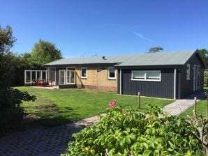 Holiday house Geräumiges Ferienhaus in Friesland am Wald - Ballum - image1