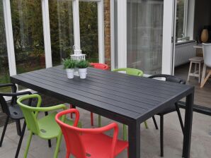 Geräumiges Ferienhaus in Friesland am Wald