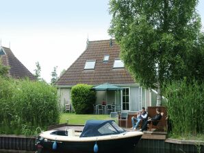 Holiday house Lush holiday home in Earnewâld - Eernewoude - image1