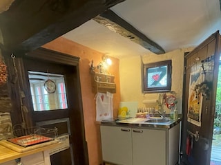 Kleine Küchenzeile neben der Haustüre