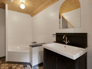 Farmhouse Hengelo Features 23