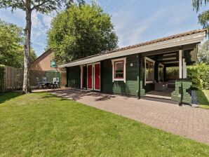 Chalet Vrijstaande bungalow in de Veluwe met een omheinde tuin - Hulshorst - image1