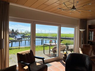 Holiday house Warns Features 25