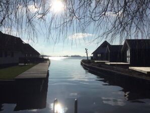 Sfeervol vakantiehuis met aanlegsteiger - Steendam - image1