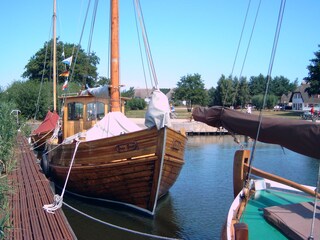 Zeesboot im Hafen