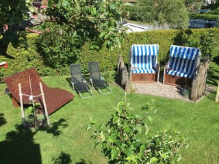 Sonnenliegen und Strandkörbe