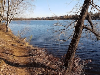 Stausee Losheim mit Wanderweg