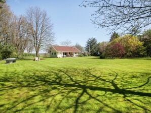 Vakantiehuis Vrijstaande woning met grote omheinde tuin, speeltoestellen en overdekt terras - Heino - image1