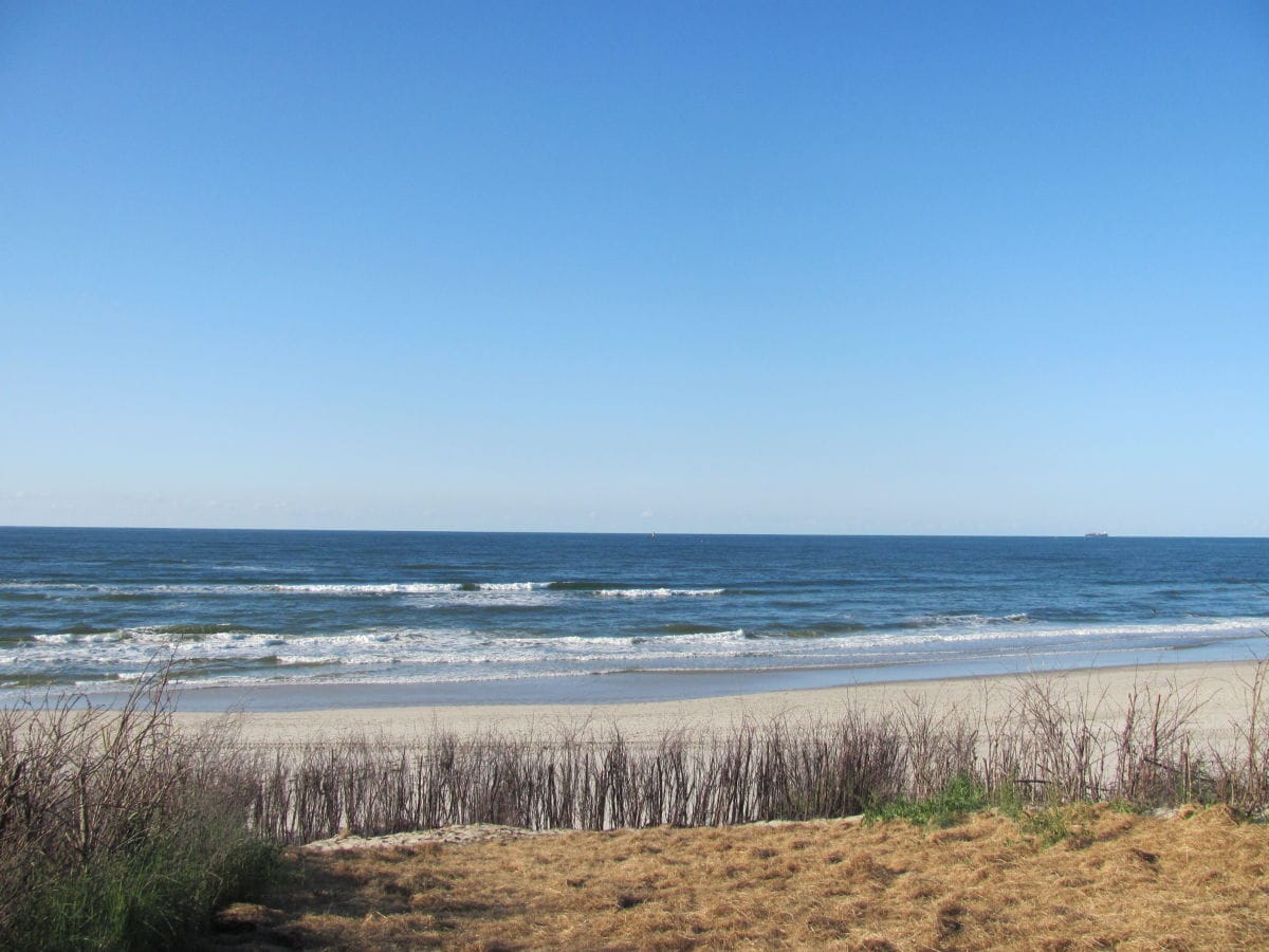 blick von den duenenkette auf das meer