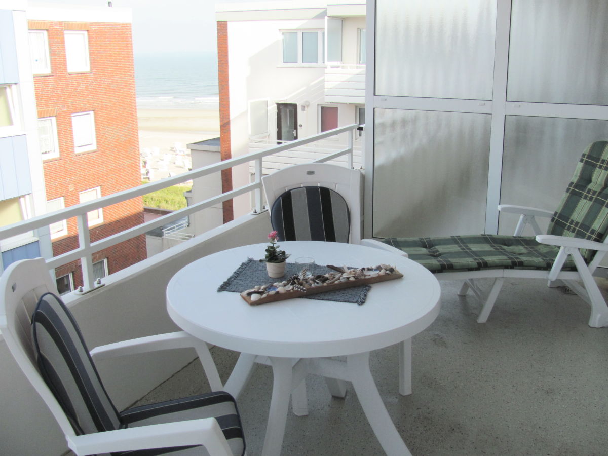 Balkon mit Blick zum Strand