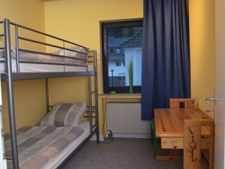 Kinderzimmer mit 90 x 200 cm Etagenbett