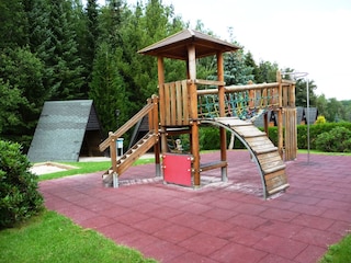 der große Kinderspielplatz am Rande des Feriendorfes