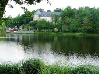 der kleine nahe Ort Stiege mit der alten Burg