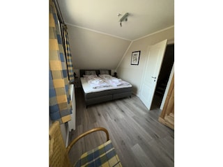 1. SZ mit Boxspringbett 180x200