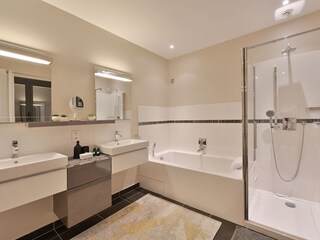 Villa La Croix-Valmer Badkamer 23