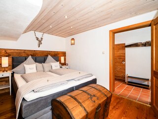 Schlafzimmer mit Blick in den Flur