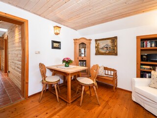 rustikales Esszimmer mit Bauernmöbeln