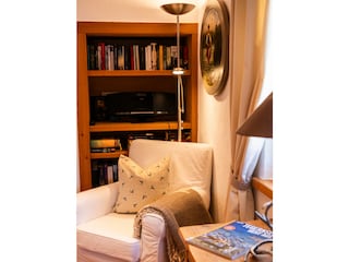 Kleine Bibliothek im Esszimmer