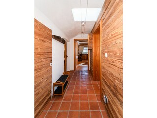 Flur mit Blick Richtung Wohnzimmer