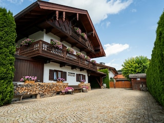 videoüberwachtes Grundstück mit Parkmöglichkeiten