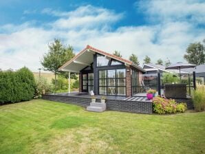 Chalet Attractive holiday home with large terrace - Kattendijke - image1