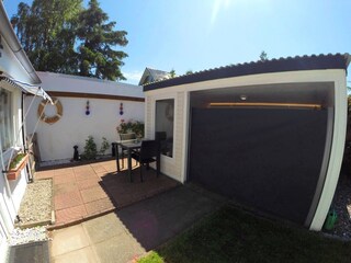 ...mit Seitenmarkise als Windschutz