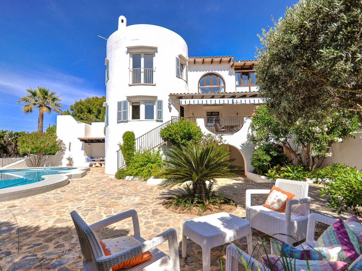 Ferienhaus Ibiza Stil Mit Pool 2679 Portocolom Firma Mallorca Ferienwohnungen Ug Haftungsbeschrankt Co Kg Herr Kai Bremer