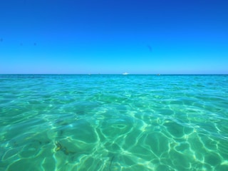 Glasklares Wasser lädt zum Tauchen und Schwimmen ein