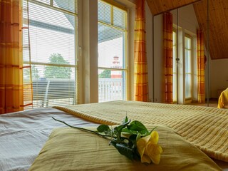 Schlafzimmer 1 mit Blick auf den Leuchtturm