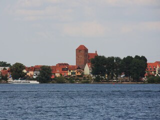 Blick von der Innenmüritz auf die Warener Altstadt