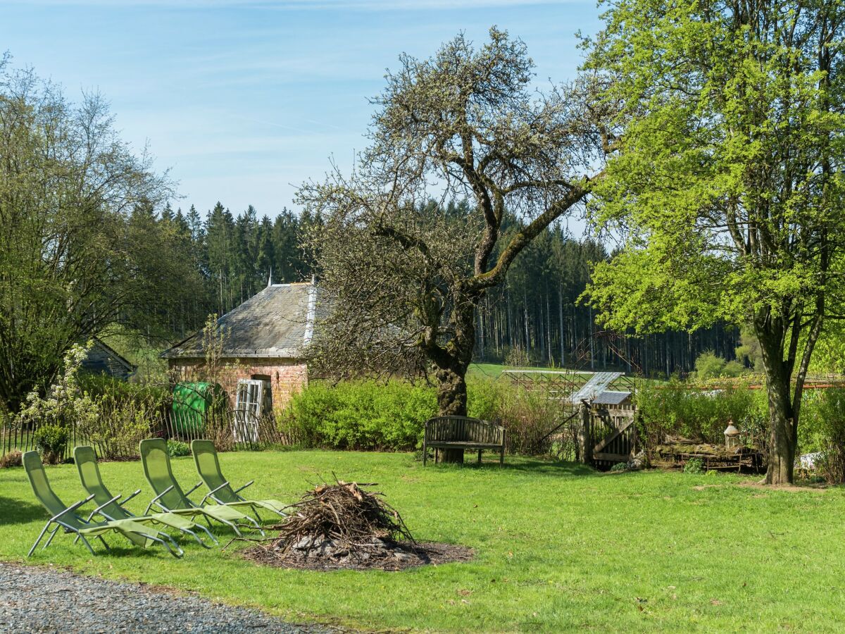 Ferienhaus Bièvre Außenaufnahme 9