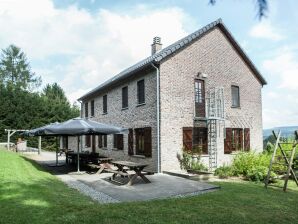 Vakantiehuis Vrijstaande villa in de Ardennen met fitnessruimte, sauna, biljart, darts, tafelvoetbal, pingpong - Hé: D - image1