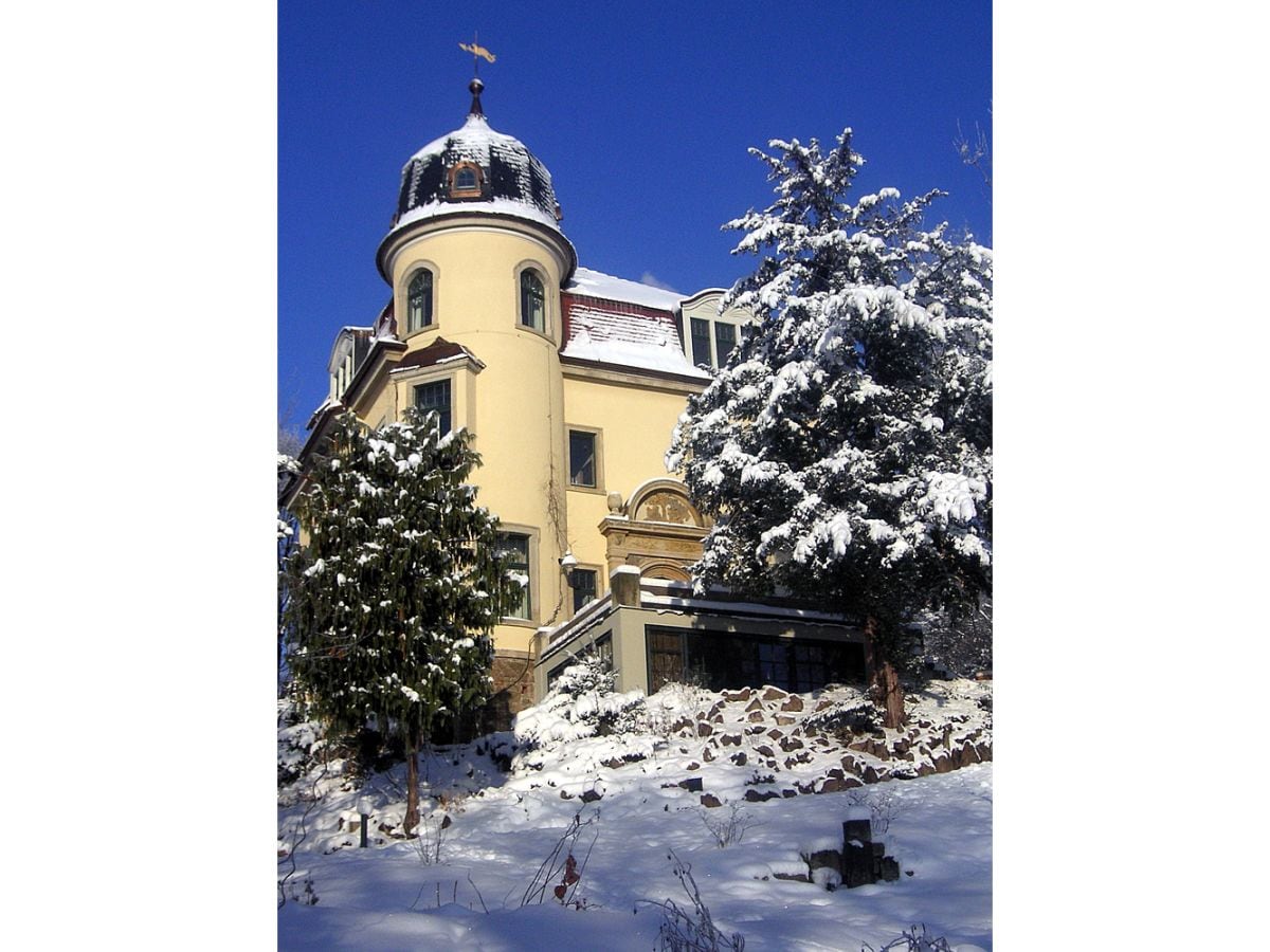 Terrasse und Hausansicht