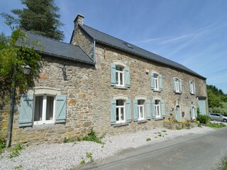 Farmhouse Maredret Outdoor Recording 9