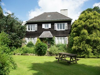 Cottage Spa Outdoor Recording 2