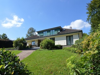 Villa Robertville Outdoor Recording 7
