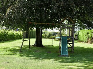 Villa Robertville Outdoor Recording 5