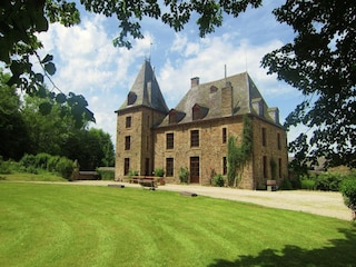 Castle Trois-Ponts Outdoor Recording 13