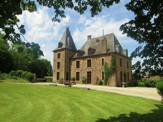 Schloss Trois-Ponts Außenaufnahme 10